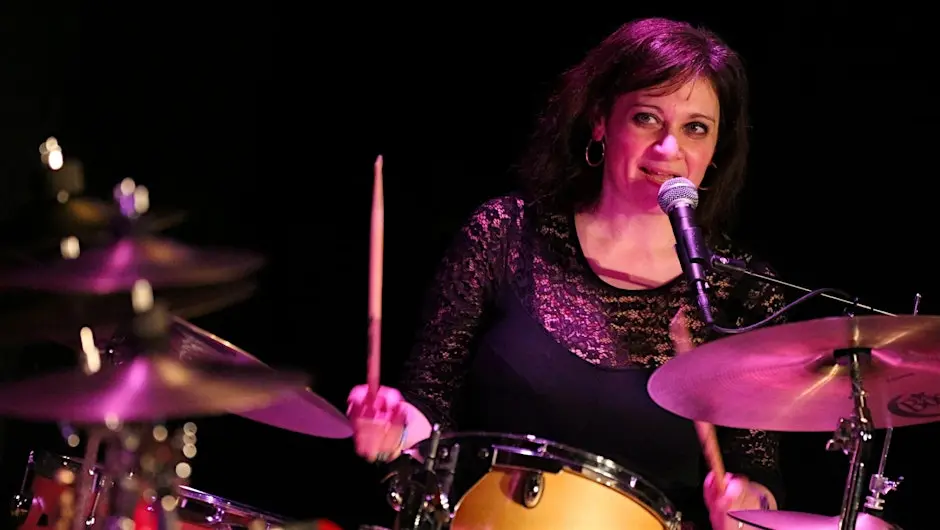 Eleanor Claps – originals and jazz-infused pop, from Beyoncé to Prince