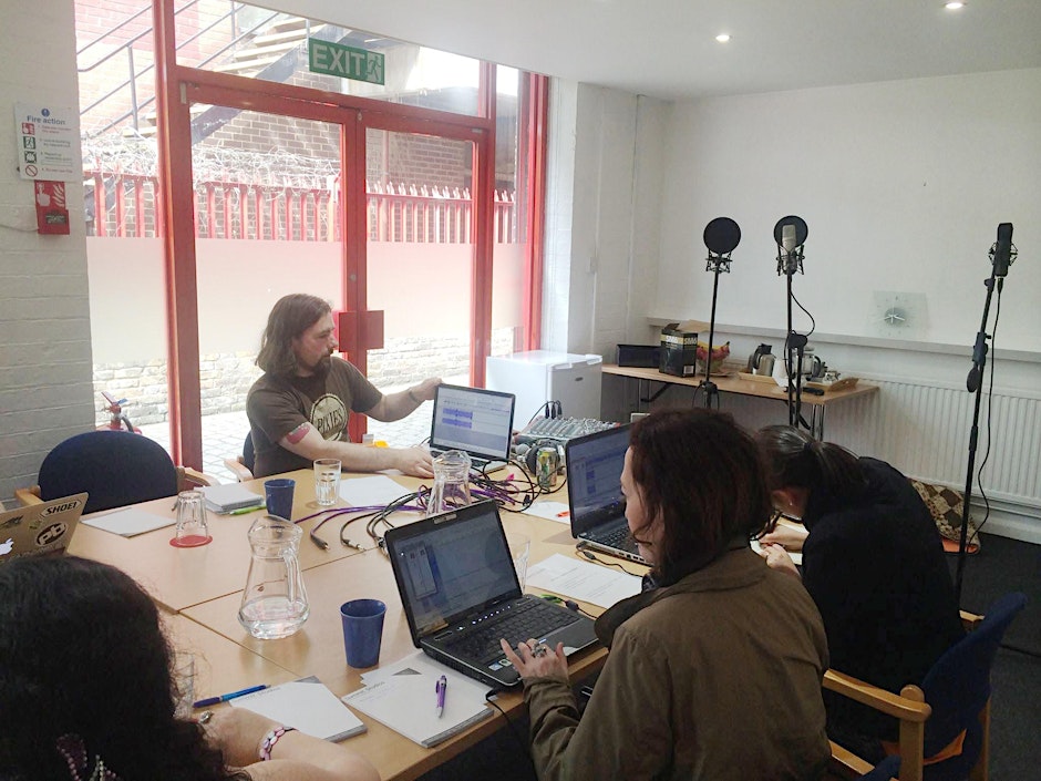 Sefydlu Stiwdio ar gyfer gwaith Llais/Setting up a Studio for VO work